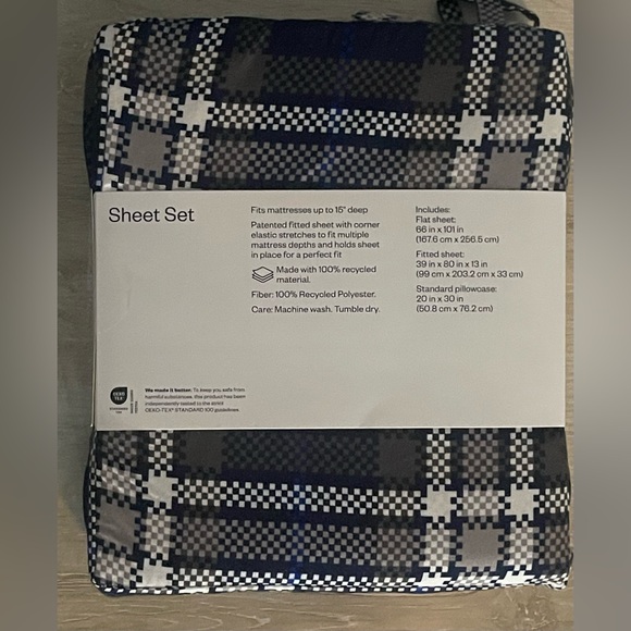Room Essentials Navy and Gray Plaid Microfiber Sheet Set
Size Twin 
New - Picture 2 of 9